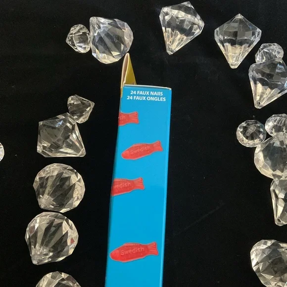 Icing vegan press on nails - Picture 2 of 4